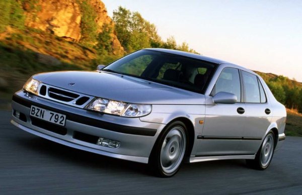 Опитът да се вдъхне живот на остарял технически автомобил понякога води до доста нелепи резултати. През 1997 г. на бял свят се появява Saab 9-5, който, без никакви съмнения, е  красива и същевременно много технологична машина... 
