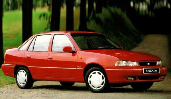 Ситуацията със седана Daewoo Nexia е двойно по-интересна, тъй като е образец за едновременно успешен и неуспешен фейслифт. Метаморфозите, превърналия германския Opel Kadett E (1984-1991 г.) в корейската Nexia (1994-1997 г.) действително осъвременяват модела...
