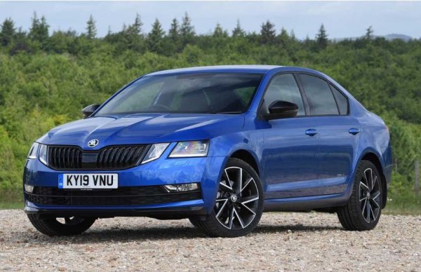 Неговият фейслифт от 2017 г. обаче предизвиква истински културен шок в автомобилния свят. Дори и странната предна част с по 4 фара обаче (също одобрена от Кабан) не се отрази негативно на продажбите на модела. А на някои дизайнът дори им харесва.
