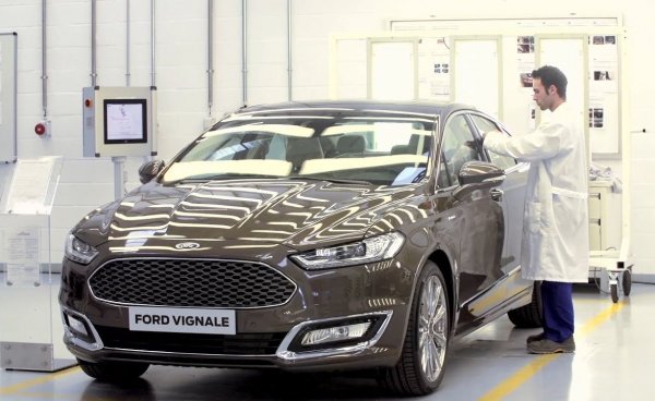 5. ЛАНДАБЕН, Памплона - Volkswagen. Тук се правят по-компактните модели на VW - най-вече Polo и T-Cross. Капацитетът е около 300 000 годишно. 
6. ПАЛЕНСИЯ - Renault. Един от основните заводи на французите, с капацитет около четвърт милион автомобила годишно. В момента прави Megane и Kadjar. 
7. ВИЯВЕРДЕ, Мадрид - Peugeot-Citroen. В миналото тук се правеше Peugeot 207, сега сглобява най-вече Citroen C4 Cactus. 
8. АЛМУСАФЕС, Валенсия - Ford (на снимката). Това е най-големият завод на Ford извън САЩ, с капацитет 450 000 коли годишно. Сега прави Mondeo, Kuga и няколко лекотоварни модела. 
