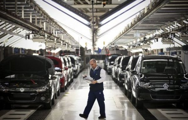 1. ПАЛМЕЛА, край Сетубал: Volkswagen. Някога този доста голям завод бе създаден съвместно с Ford, за да сглобява минивановете VW Sharan и Ford Galaxy. После сглобяваше Polo, а сега прави кросоувъра T-Roc.
