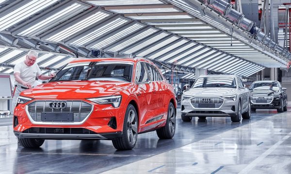 1. ГЕНТ - Volvo. Отворен през 1965, дълги години това беше най-големият завод на шведската марка. В момента сглобява Volvo XV40, и вероятно ще приеме някои модели на Lynk & Co, друга от дъщерните марки на Geely. 
2. ВОРСТ, Брюксел - Audi (на снимката). В миналото тук се правеше най-малкият модел на германците - А1. През 2018 заводът бе преоборудван и сега произвежда електрическото Audi e-tron. 
3. ЛИЕЖ - Imperia. Тази легендарна белгийска марка изчезна още през 1948, но преди няколко години група британски инвеститори я откупиха и започнаха да правят спортни хибриди с ретро дизайн. 
