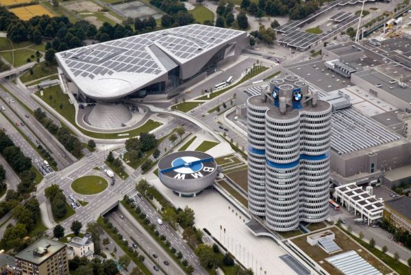 13. МЮНХЕН - BMW (на снимката). Люлката на компанията - тук се правят мотоциклети още от 1922, а автомобили - от 1952. В момента заводът произвежда основно Серия 3. 
14. ИНГОЛЩАД - Audi. В "щаб-квартирата" на Audi днес се произвеждат по-компактните модели - А3, А4 и А5, както и техните S-версии.
15. АФАЛТЕРБАХ - Mercedes-AMG. В тази малка, но свръхмодерна фабрика 1700 души разработват и произвеждат AMG-моделите на Daimler. 
16. ЗИНДЕЛФИНГЕН - Mercedes. Най-старата фабрика на компанията, с над 100 години история, сега прави S- и Е-класата, както и суперавтомобила Mercedes-AMG GT. Тук е и главният развоен център на Mercedes. 
