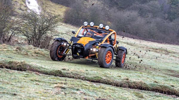 Ariel Nomad е вид бъги, сглобено по поръчка. Моделът има феноменална офроуд динамика и привлекателна управляемост въпреки липсата на задвижване на всички колела.
