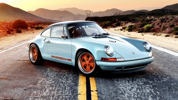 Тунинг студиото Singer превръща класическите купета Porsche 911 в модерни ракети на колела. Porsche 911 Singer е комбинация от класическа и модерна технология. Въпреки че бившата звезда на Top Gear Джеръми Кларксън има съвсем различно мнение.