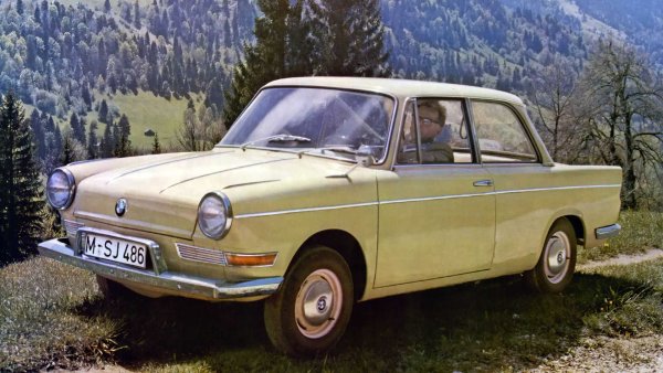 През 1959 г. BMW е на път да стане собственост на Daimler-Benz. Серия 7, която по-късно се превръща в конкурент на Mercedes-Benz S-Class, можеше да не съществува никога. На събрание на акционерите на марката обаче един адвокат открива грешка в баланса, където разходите по разработката на новото BMW 700 не са правилно осчетоводени.

Производството на автомобила получава "зелена светлина", като до 1965 г. са направени повече от 180 000 бройки от модела. Днес този автомобил със задно разположен двигател е забравен. Този седан, сочен като алтернатива на VW Beetle, спасява марката от Мюнхен и печели пари за разработката на серията Neue Klasse и BMW 1500.