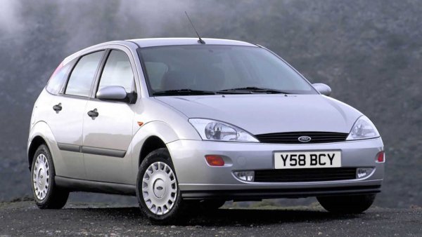 Последният Ford Escort не се продаваше зле, но с наследника му, който получи революционният дизайн "New Edge" с остри и груби ръбове, както и ново име, всичко беше заложено на карта. Рискът се изплати напълно, а Focus се превърна в световен хит, като през 1999 г. стана "Автомобил на годината" в Европа.

Второто поколение на модела се появи през 2005 г., но в някои държави - като Бразилия, например, първата генерация (Mk1) се произвеждаше и продаваше чак до 2009 г. Близо 5 млн Ford Focus са слезли от конвейерите до 2005 г.