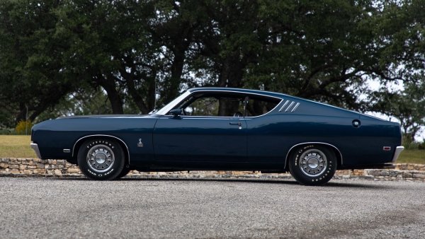 Talladega е най-дългата овална писта от сериите NASCAR (2,66 мили, или 4,28 км), а големият ъгъл на наклона и високите скорости карат Ford да назове в нейна чест специалния си хомологиран модел. И без това красивият Torino получава по-аеродинамично купе, с удължена предница и по-малка решетка, което позволява скорости от близо 200 мили в час (322 км/ч). С този модел Дейв Пиърсън печели сериите NASCAR през 1969 г.