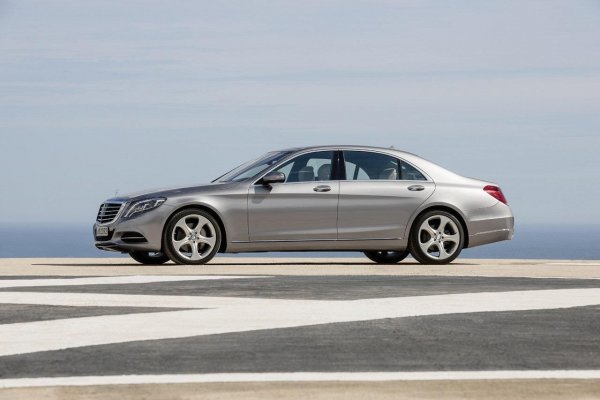 Mercedes S-Class дебютира в Хамбург
