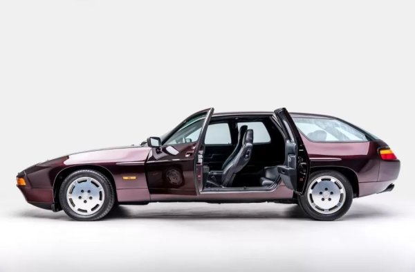 Направен през 1987 г. като експериментален прототип, Studie H50 е първият истински опит на Porsche за четириврат спортен автомобил, десетилетия преди Panamera и две години преди странно пропорционалната концепция 989.

Вместо да проектира всичко от нулата, Porsche прави това, което би сторил всеки луд учен с ограничен бюджет. Взима 928 S4, удължава междуосието му с впечатляващите 25 см и "вгражда" още две врати. Задните се отварят в обратна посока: малки, тромави и очевидно набързо проектирани. Средните колони са премахнати изцяло.
