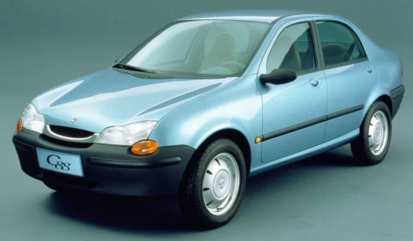 Когато става въпрос за концептуални автомобили на Porsche, веднага се сещаме за клиновидни купета с врати тип "крило на чайка", странни седани или офроуд 911 със съответните гуми. Не обаче и за евтин и компактен семеен автомобил от 90-те години, насочен към китайската средна класа.

Именно обаче точно такъв автомобил прави Porsche - концептуалния C88, толкова необичаен, че когато погледнете емблемата, ви се иска да се запитате отново не си ли прави компанията шега с цялата автомобилна индустрия?

Историята започва в средата на 90-те години на миналия век, когато китайското правителство кани чуждестранни автомобилни компании да представят проекти за достъпни коли местно производство за бързо разрастващата се средна класа в страната.

Porsche, която по това време отчаяно търсеше нови източници на доход, приема предизвикателството с ентусиазъм и сформира екип за разработване на компактен седан. Задачата е проста. Колата трябва да е евтина, лесна за производство и привлекателна за китайските семейства, които купуват първия си нов автомобил.
