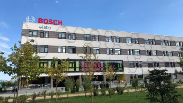 "Да, резултатите и в България са доста добри. Консолидираната стойност на продажбите е близо 190 милиона евро, което също е ръст в сравнение с предишната година от почти 24 процента. Увеличи се и броят наети хора в компанията, основно в Инженерния център, като това нарастване също е сериозно - с близо 21 процента. В момента екипът на Bosch в България е от над 700 души и продължаваме да растем. Подобни резултати очакваме и тази година. Стратегическата цел на Bosch в България е да структурираме компанията като високотехнологична и хората да възприемат Bosch като иновативен лидер". 
