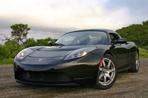 Леонардо ди Каприо и Tesla са имали връзка и дори участва в промоционална обиколка, когато Tesla Roadster е актуален автомобил.