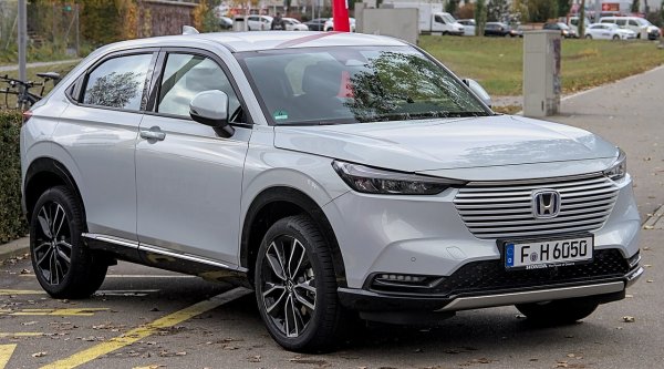 Вторият японски модел в челната десетка. Третото му поколение се произвежда от 2021-ва година. През миналата от субкомпактния кросоувър са продадени 382 839 бройки, което е ръст от 8,8% в сравнение с 2023-та.
