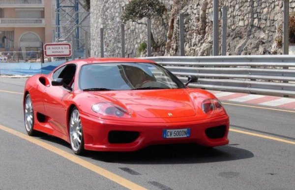 Гумите на италианската суперкола струват по 1000 долара всяка, тоест 4000 долара за комплект. Поставянето им обаче не е никак лесно и изисква специално оборудване, както и някои допълнителни познания за конструкцията на автомобила. 
