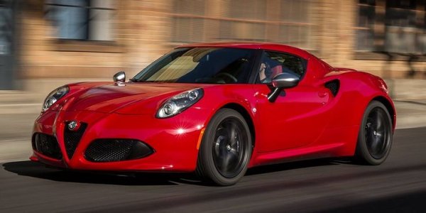 Това е един от най-страхотните автомобили, които Alfa Romeo някога е правила, но така и не получи достатъчно внимание и любов от феновете. Въпреки това, тя е страхотна, като се задвижва от редови 1,75-литров турбомотор, който развива 237 к.с. и позволява максимална скорост от 258 км/ч.
