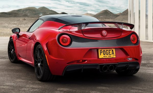 Тази Alfa е толкова бърза, че може да ускори от 0 до 100 км/ч само за 4 секунди. Това е и една от най-красивите коли, които някога ще видите на пътя. Моделът 4C е първата масово произвеждана Alfa Romeo, която се завръща на северноамериканския пазар през XXI век.
