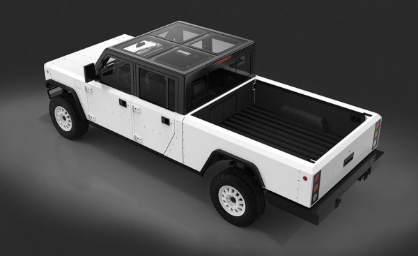 Пикапът е сходен като задвижване със SUV-модела, но има и доста хитри добавки: заключващи се диференциали, предна и задна врата, хидропневматично окачване, и способност да кара дървени трупи с дължина до 5.5 метра. 
