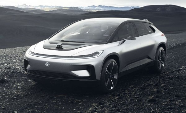 Още преди пет години тази кола бе показана като "ужаса на Tesla". Но оттогава Faraday Future мина през скандали, подмени на борда и банкрут на оригиналния инвеститор. Сега най-после има изгледи FF91 да се появи на пазара. Двата задно разположени електромотора дават 1050 конски сили, ускорението до 100 км/ч е само за 2.4 секунди. Батерията, с капацитет 130 квтч, е разработена в партньорство с LG Chem. 

