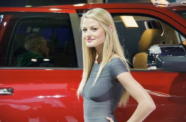 Момичетата на автомобилен салон Детройт 2011