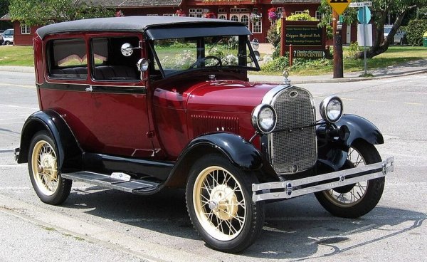 Model A е вторият масов модел на Хенри Форд след легендарния Model T, и е почти толкова успешен. Представен е през 1927 и остава на пазара до 1932, като за тези шест години са сглобени над 4.8 милиона бройки. Ford предлага избор от цели 35 различни каросерии. През пролетта на миналата година у нас бе внесена една бройка Roadster Deluxe. А през есента към нея се присъединява и един Phaeton - колата, от която произлиза и първият съветски автомобил ГАЗ А (всъщност почти идентично копие). 
