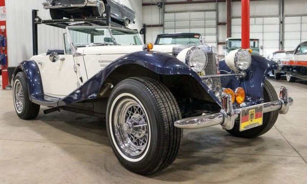 Това не просто не е истински 540К отпреди Втората световна война, а и, строго погледнато, въобще не е Mercedes. Да, някога е съществувала една-единствена бройка на легендарния модел от 1939 година, създадена специално за актрисата Марлене Дитрих, с 5.4-литров мотор, чудовищните за онази ера 180 коня мощност и незабравим външен вид. Днешните Marlene са реплики, произвеждани от компании като американската Bradley Automotive. Не са автентични и ценни според кодекса на пуританите-колекционери. Но са красиви също като оригинала - а и повечето вече са достатъчно стари, създадени през 70-те години. 
