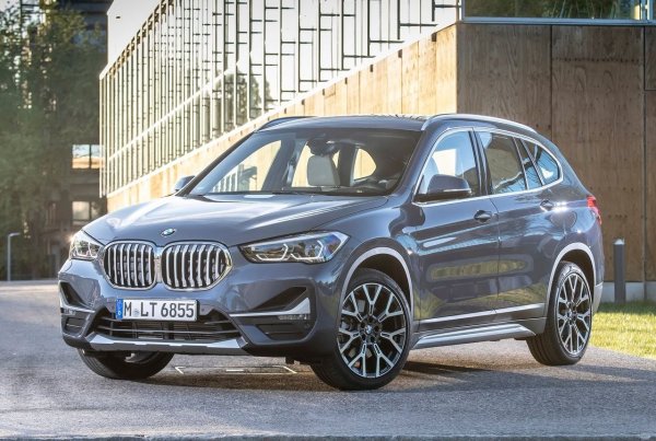 Най-малкият баварски SUV осигурява приятно управление, но реалността е различна. Според JD Power надеждността е само 63 от 100. Механиците предупреждават, че разходите по този модел могат да бъдат много високи заради &bdquo;замърсяване на двигателите, пукнатини в маркучите и скъпи резервни части."