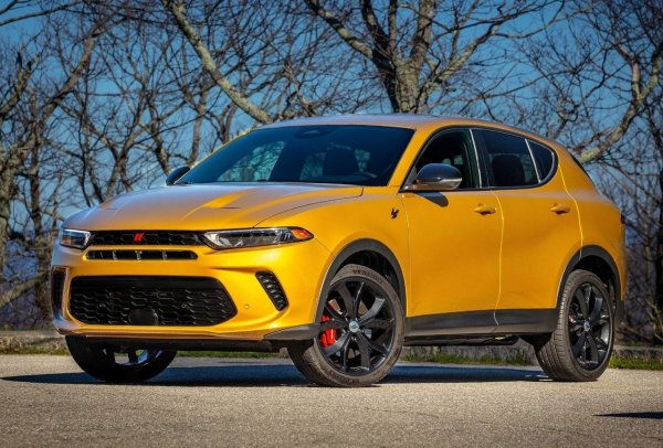 Американският SUV и неговият европейски брат-брат Alfa Romeo Tonale също са в черния списък. През 2024 са регистрирани случаи на счупване на педала на спирачката по време на шофиране.