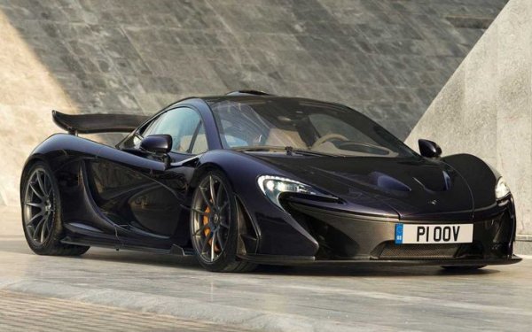 Дебютиралият също през 2013 г. модел е сочен за приемник на F1, който някога беше най-бързият сериен автомобил на планетата. McLaren P1 комбинира електромотор и битурбо V8, които заедно развиват 916 к.с. и 980 Нм. Максималната скорост е ограничена на 350 км/ч, а ускорението до 100 км/ч от място отнема 2,8 секунди.