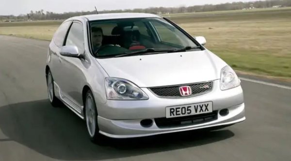 Honda създава невероятни двигатели от 60-те години насам. Можехме да включим произволен брой от тях в този списък, включително 800-кубиковия агрегат от S800, който предлага до 10 000 оборота в минута през 1965 г. Или в случая K20A, който стои в основата на EP3 Civic Type R. 