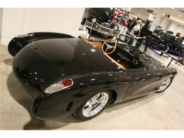 Доработен Chevrolet Corvette C1 oт 1957 година