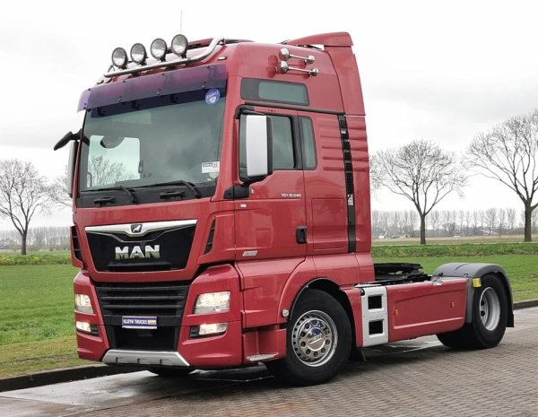 Maschinenfabrik Augsburg-N&uuml;rnberg  известен повече като Man, е една от най-важните компании в сектора на тежкотоварните автомобили. В момента е част от Traton , която пък се контролира от Volkswagen. В продуктовата гама откриваме множество камиони, съчленени превозни средства и пътни влекачи. 

Но на върха е Tgx , предлаган с различни двигатели и нива на мощност. Най-високият, който се нарежда на четвърто място в нашата класация, е 18 640 , оборудван с 15 200-кубиков шестцилиндров редови двигател, който осигурява 640 к.с. и 3000 Нм максимален въртящ момент. Възможно е да бъде с две до четири оси и с по-просторни конфигурации на кабината, която да побере до две легла.