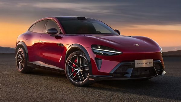 Очакванията бяха топ версията на сензацията YU7 да се появи в Пекин, но всъщност моделът само бе анонсиран за официална премиера след месец. GT версията не се отличава съществено като дизайн от обикновения YU7, но получава допълнителни аеродинамични пакети, и доста повече мощност и динамика. 

