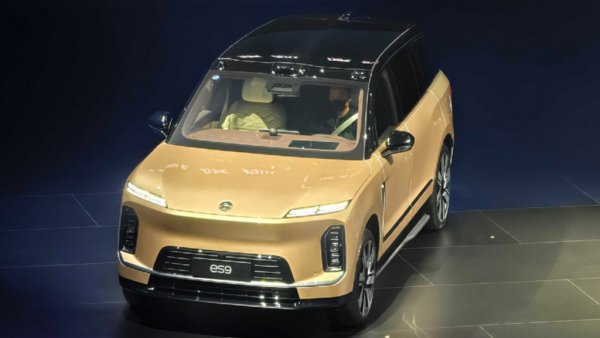 Най-големият електрически SUV в Китай (поне до момента) предлага дължина от 5.37 сантиметра, почти 700 конски сили максимална мощност и аудиосистема с 47 говорителя. Междуосието е 3.25 метра, стандартно колата се предлага с 23-цолови джанти. 
