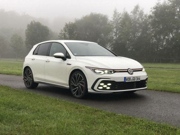 Осмото поколение на Golf, представено миналата есен и дебютирало на пазара в самото начало на тази година, спечели наградата в компактната категория. 
