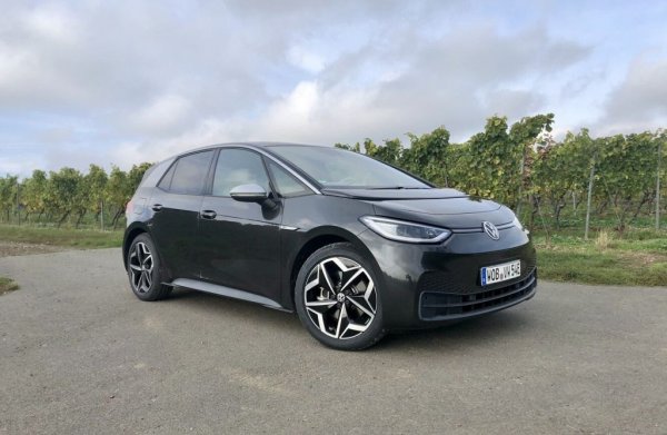 Според журито в конкурса GCOTY компактният електромобил - на практика електрическият аналог на Golf - е най-добрият премиум модел за 2021 година (наградите винаги се водят за предстоящата година, не за текущата). 
