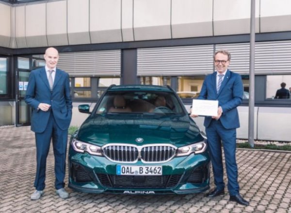 Доработената от Alpina Серия 3 на BMW убедително спечели при спортните модели, благодарение на своя редови 6-цилиндров мотор с би-турбо и 462 конски сили, както и на отличното окачване. 
