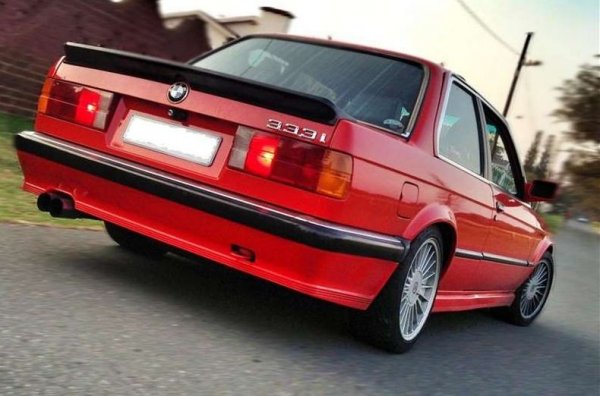 Двигател: 3 210 куб. см, редови 6-цилиндров SOHC 
Мощност: 194 к.с.
0-100 км/ч: 7.2 секунди
Максимална скорост: 231 км/ч
