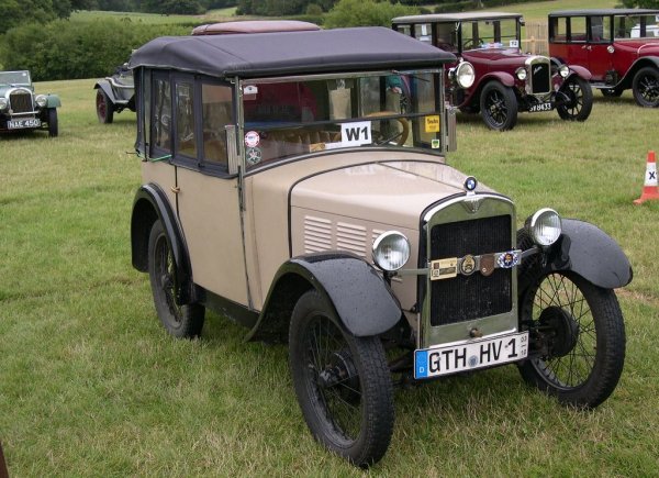 Това е първата кола, произведена от BMW. По същество това е британски Austin Seven, произведен в Германия по лиценз и с ляв вместо десен волан. Благодарение на добрата сглобка - често доста по-качествена от тази на английския първообраз - 3/15 на BMW набира популярност. Само за три години след 1929 са произведени над 18 500 бройки. Името на модела произлиза от 3-ата категория за автомобилен данък в тогавашната Германия и 15-те конски сили на двигателя.
