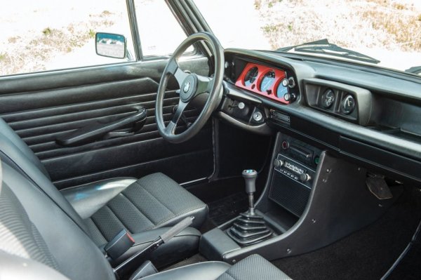 Двигател: 1 990 куб. см редови 4-цилиндров с турбо
Мощност: 170 к.с.
0-100 км/ч: 7.1 секунди
Максимална скорост: 212 км/ч



