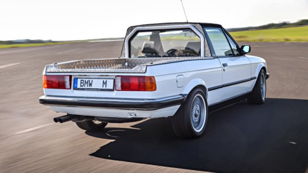 Двигател: 4 000 куб. см V8 DOHC
Мощност: 420 к.с.
0-100 км/ч: 4.3 секунди
Максимална скорост: 280 км/ч
