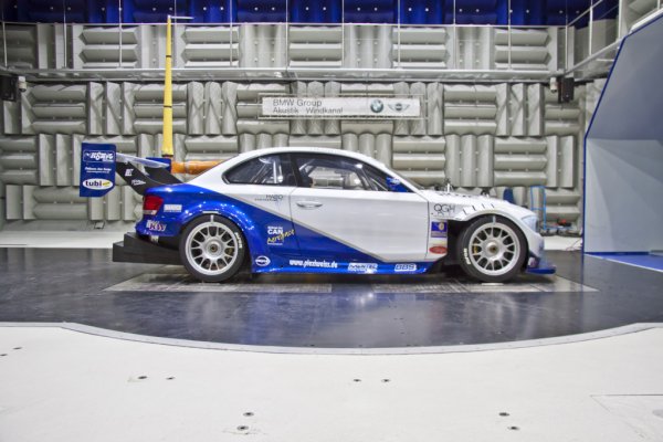 Двигател: 3 600 куб. см V8 DOHC
Мощност: 510-560 к.с.
0-100 км/ч: под 4 секунди
Максимална скорост: над 280 км/ч
