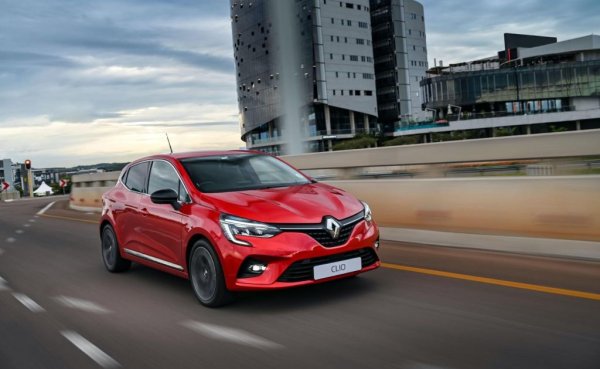 Само за 4 години стартовата цена за Clio се увеличи с петцифрена сума и това се отрази на продажбите. Но сега френският модел отново тръгва нагоре, с 15.1% ръст на годишна база и с цели 119 нови регистрации през август. 
