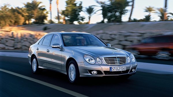 Модели - Mercedes-Benz C-Class, CLC-Class, CLS-Class, SLK-Class, E-Class, S-Class, SL-Class, GLK-Class, ML-Class, R-Class и V-Class.

Основни проблеми: механизъм за синхронизация, клапи на всмукателния колектор, течове.

Алуминиевият V6 M272 е поставян в много Mercedes-и от средата на 2000-те. Той получава фазови превключватели и проблемно верижно задвижване на ангренажа. Поради бързото износване на зъбните предавки на балансиращия вал, целият механизъм може да стане неизползваем след 100 000 км. Симптомите включват чукане при студено време, грешки в разпределителния вал и вибрации. Когато се появят, е необходимо незабавно да смените веригите и свързаните с тях части, за да не се стигне до основен ремонт на целия двигател.