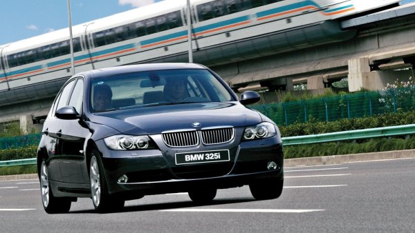 Модели – BMW 1-Series, 3-Series, 5-Series, 6-Series, 7-Series, X1, X3, X5 и Z4.

Основни проблеми - течове, разход на масло, повреда на системите Valvetronic и VANOS, охладителна система.

Редовият шестцилиндров двигател на BMW N52 е амбициозна разработка: лек биметален блок, фазови превключватели Double-VANOS, променлива височина на клапаните Valvetronic и система DISA, която променя геометрията на всмукателния колектор. Всичко звучи като инженерен шедьовър, но на практика двигателите, особено 2,5-литровите, създават доста проблеми само след 100 000 км.