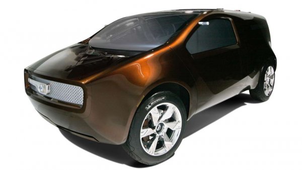 Представения на автосалона в Детройт прототип определено не е сред успешните дизайнерски студии на японската марка. Но е доста асиметричен, което е достатъчно да намери място в тази статия. Освен, че разполага с една врата от страната на водача и две от другата, Bevel има асиметрия и в дизайна на предната броня, решетката и задницата.