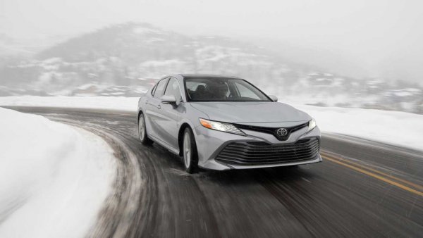 В Европа моделът се появи неотдавна, за да замени Avensis, но на доста други пазари по света се продава изключително добре, особено в САЩ. Все пак, продажбите на машината бяха доста сериозно засегнати от кризата, както и от глобалния отказ от пълноразмерни седани и Camry отбелязва 13,2% спад за 2020.