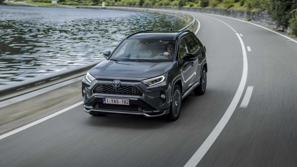 Кросоувърът на Toyota е винаги сред най-продаваните автомобили на света. Това е и единственият модел сред най-продаваните 5, който успява да отбележи ръст на реализациите през тежката 2020. Макар и само с 2% повече, RAV4 е успял да се представи по-добре от 2019 година (когато на свой ред имаше повишение с 11%).