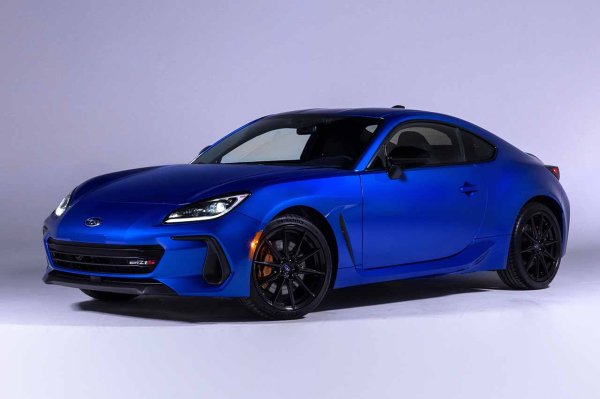 На последно място в тази галерия е Subaru BRZ . Този модел, със своята формула от старата школа (атмосферен двигател, задно задвижване и ръчна скоростна кутия), е спечелил на японската фирма 331 500 000 евро от продажбата на 8500 бройки от пускането му на пазара.
