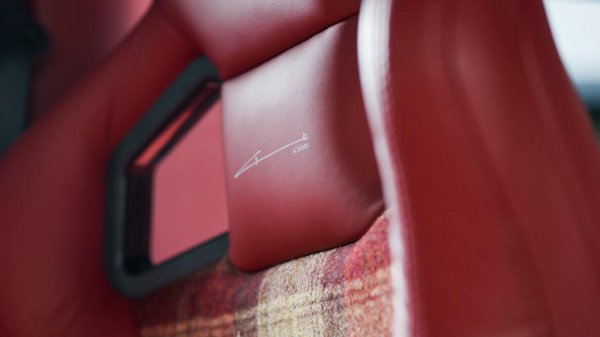 Flying Huntsman - доработен Land Rover Defender от Kahn Design 